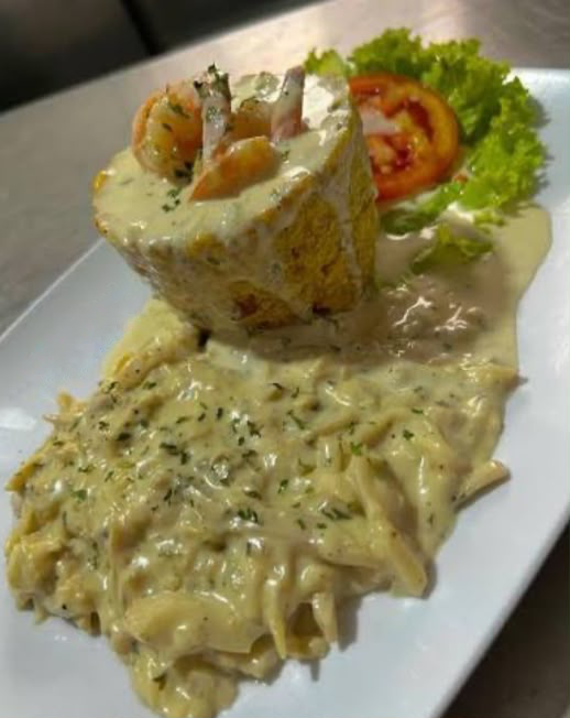 Mofongo de Camarones y Lambí a la Crema